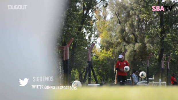 Sport Boys’ goalkeepers training